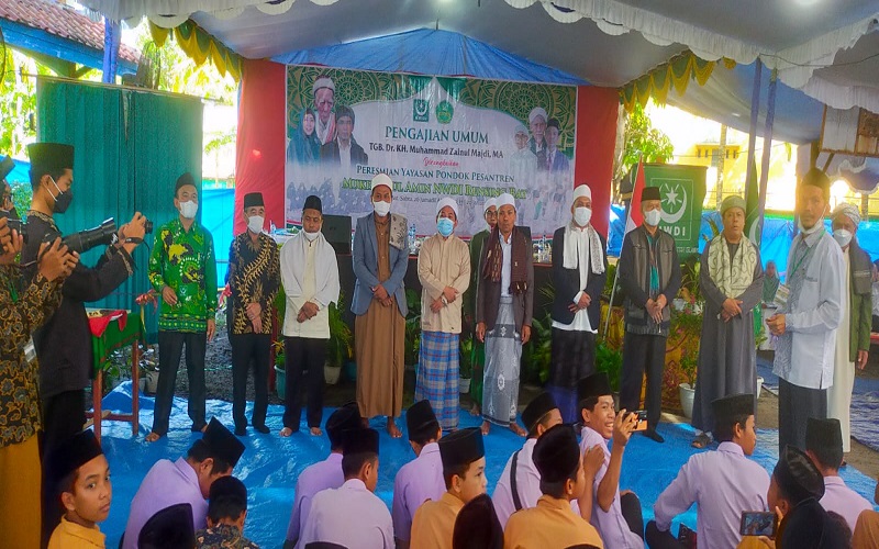 Ribuan Masyarakat Hadiri Peresmian Ponpes MA NWDI Rensing Bat