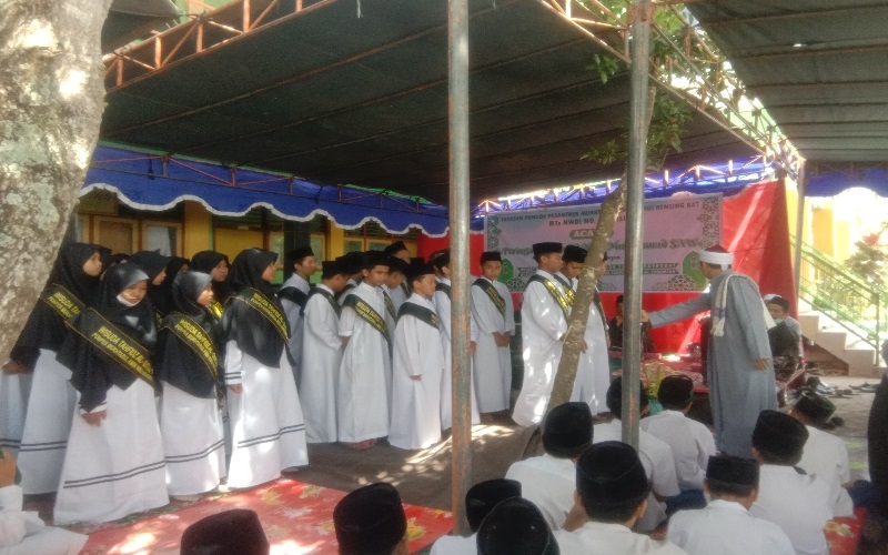 MTs NWDI 02 Rensing, Wisuda Puluhan Santri di Acara Maulid Nabi