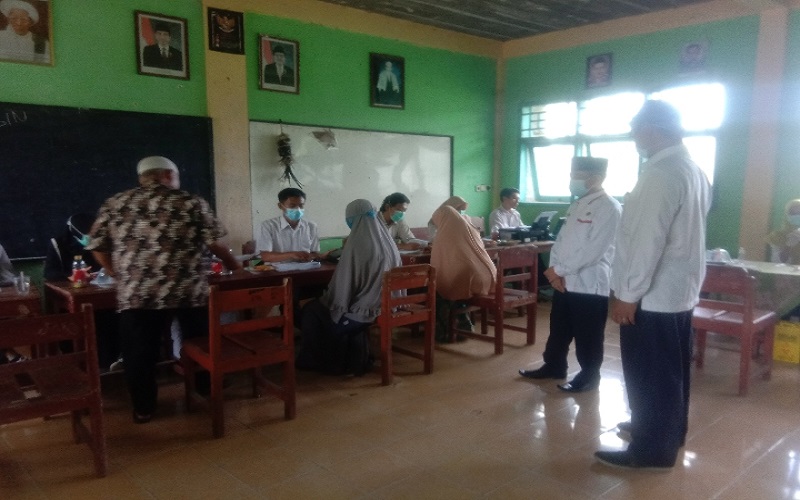 Untuk Pertahanan Tubuh, Santri MTs 02 Rensing-Rensing Bat Terima Vaksinasi Covid-19