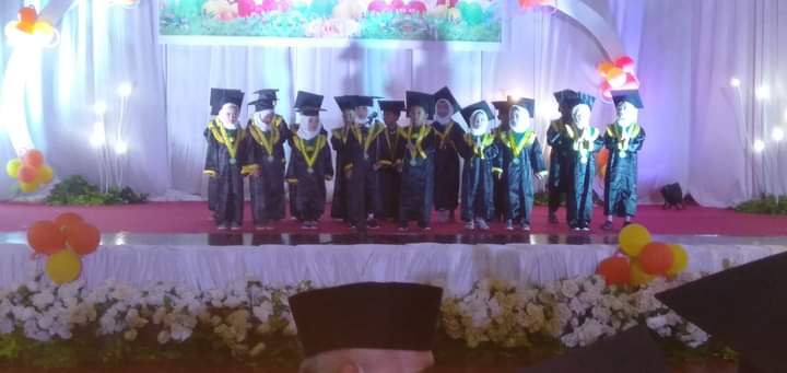 Puluhan Santri RA Ponpes MA NWDI Rensing Bat di Wisuda