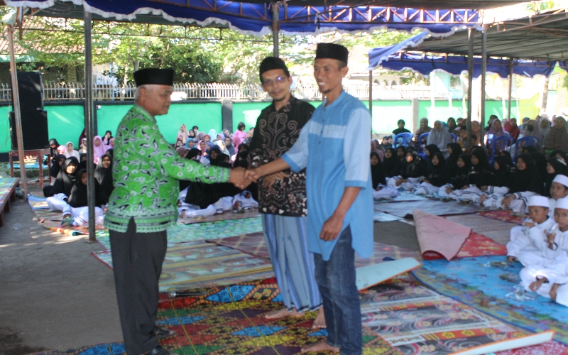 Isak Haru Wali Santri di Acara Serah Terima Santri Baru Ponpes Mukhtarul Amin