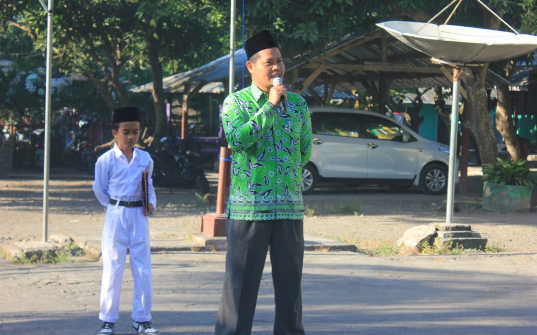 Pesan Disiplin Kades Rensing Bat di Penutupan Matsama Ponpes Mukhtarul Amin