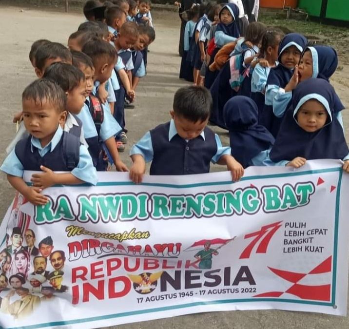 RA NWDI Rensing Bat Ikuti Pawai Karnaval Sambut HUT RI ke-77 Tingkat Kec. Sakra Barat