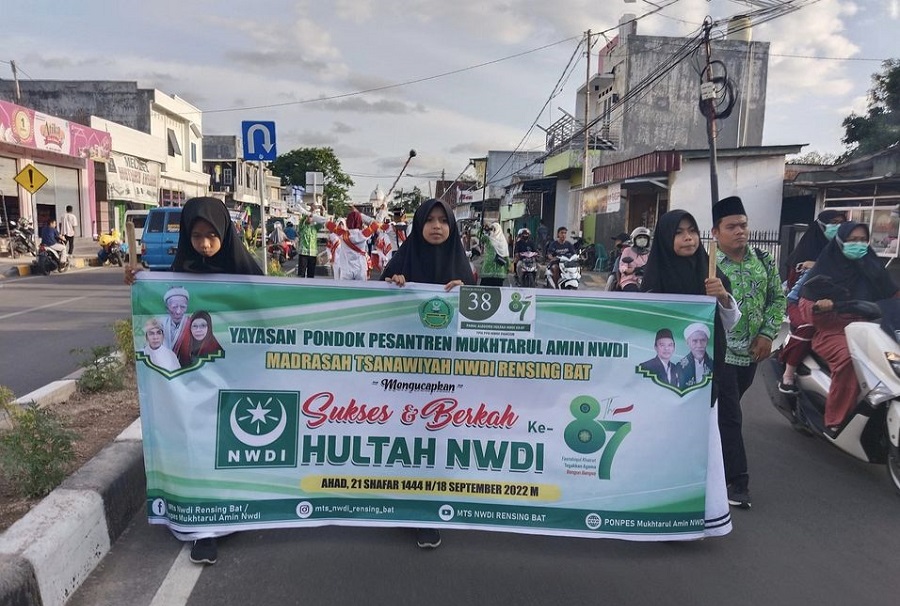 Santri Ponpes Mukhtarul Amin Ikut Meriahkan Hultah NWDI ke-87 Pancor Lombok Timur