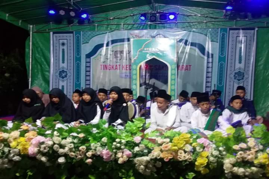 Group Hadroh Santri MTs NWDI Rensing Bat Tampil Memukau di STQ Sakra Barat