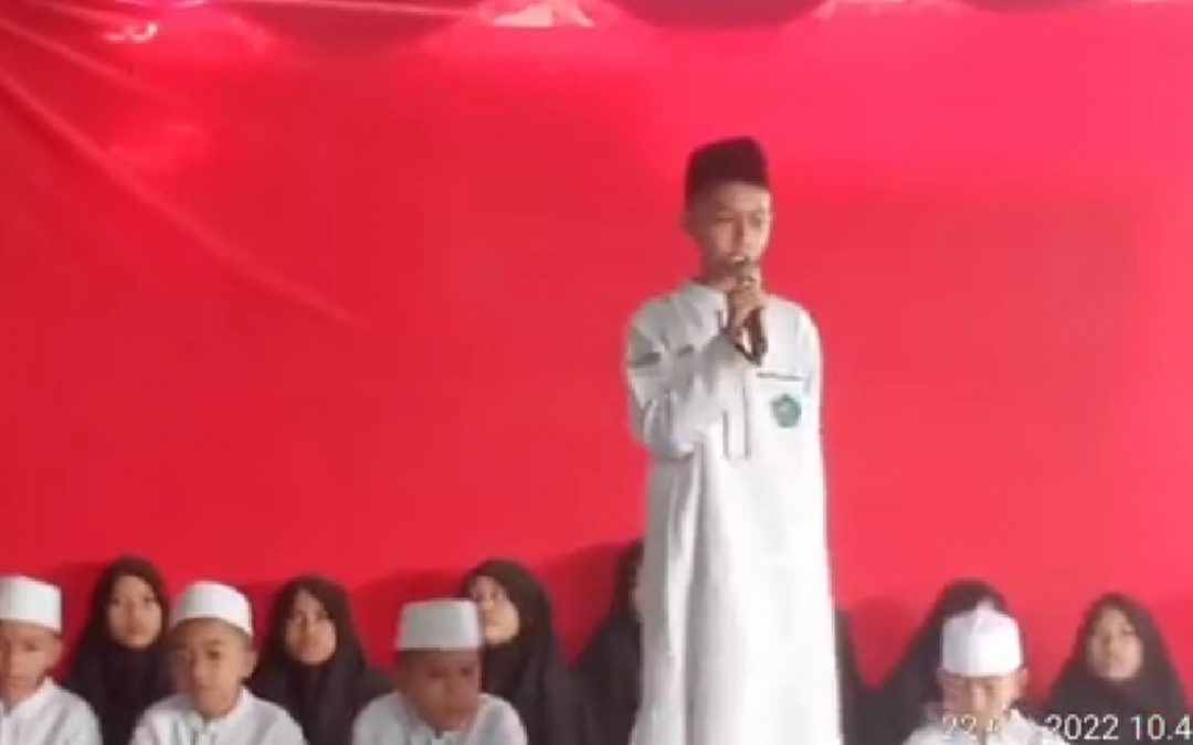 Melihat Penggemblengan 2 Bahasa di Ponpes Mukhtarul Amin NWDI Rensing Bat