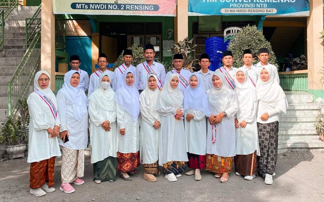 Peringatan Hari Guru, YPP Mukhtarul Amin Peringati dengan Upacara Bendera