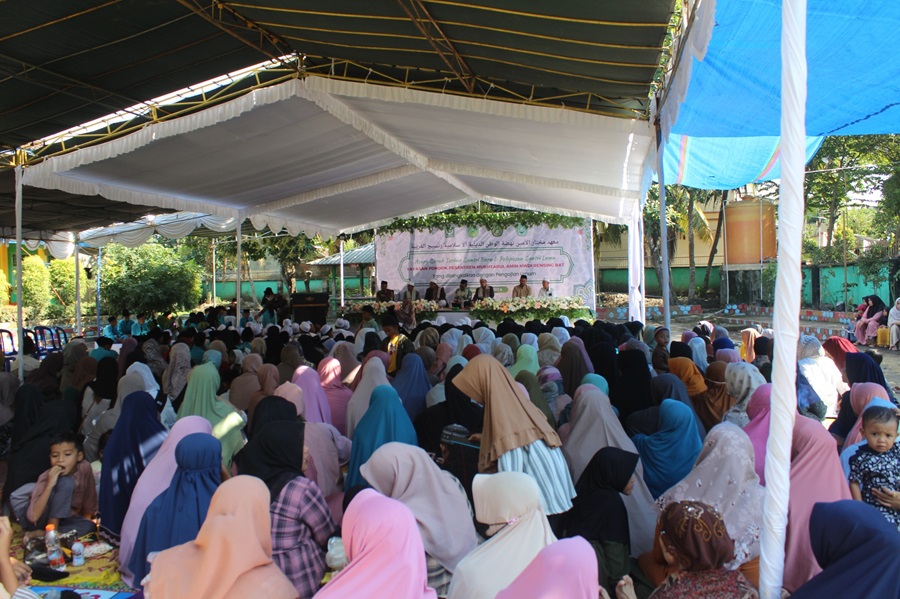 Merayakan Agenda Tahunan, YPP Mukhtarul Amin NWDI, Serah Terima Santri Baru