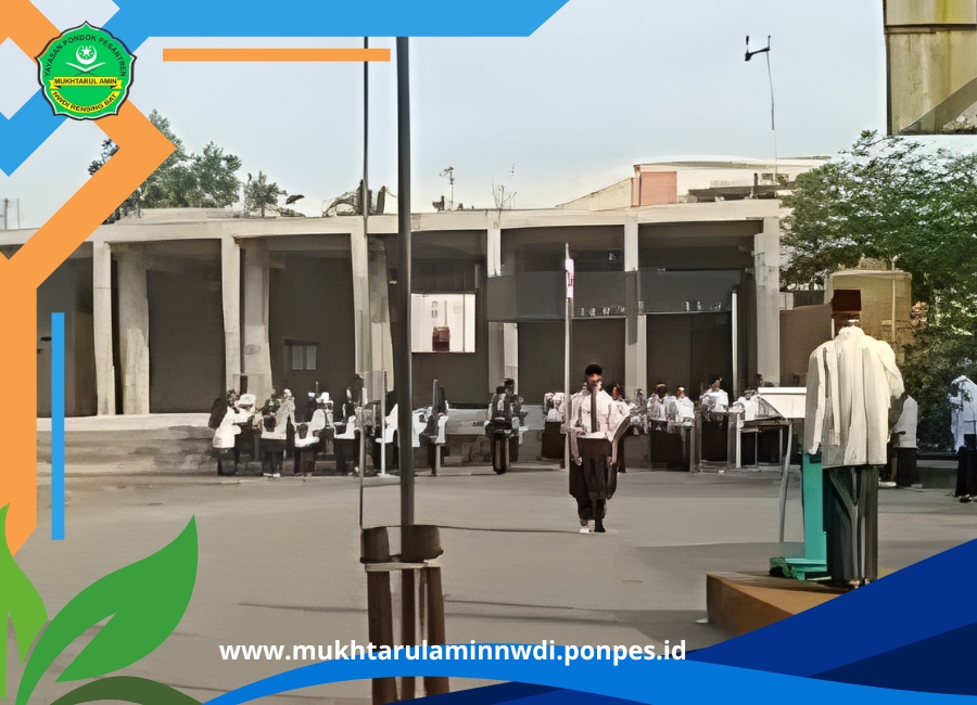 Hari Santri 2025, Ponpes Mukhtarul Amin Peringati dengan Upacara Bendera